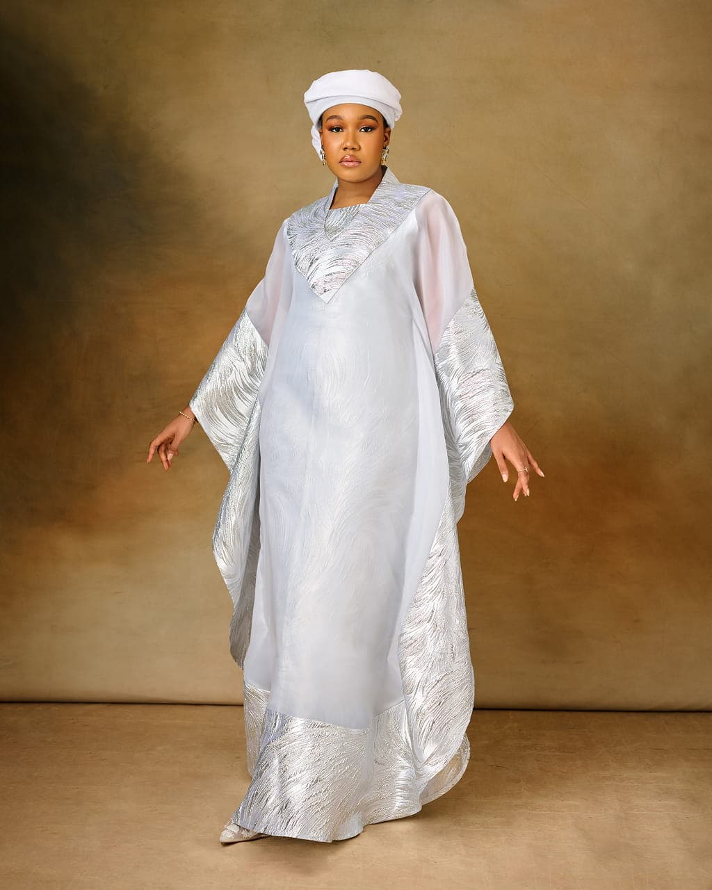 Didi Brocade Set in White & Silver, White & Silver, angle 1