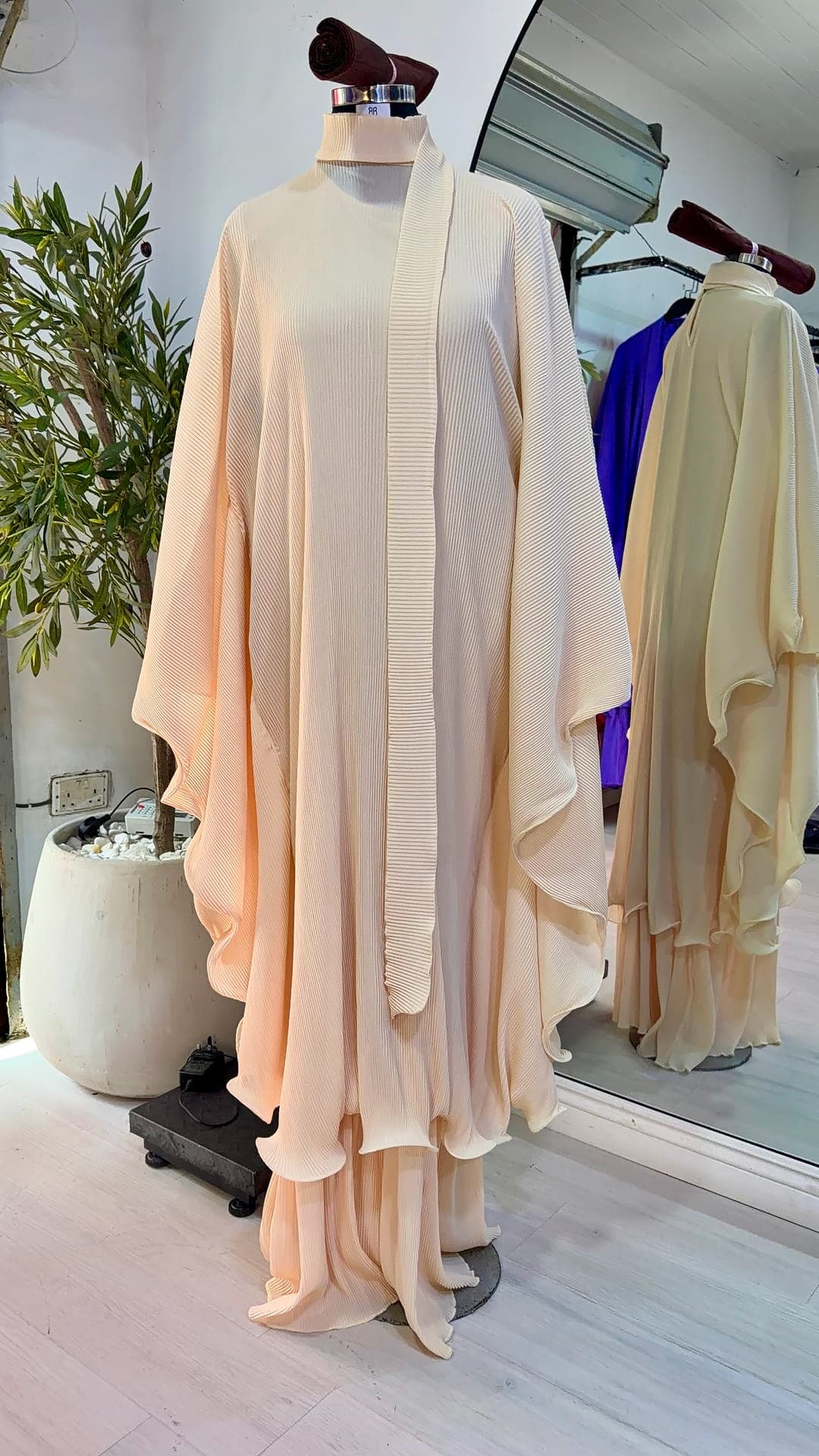 Layali Set in Off White, Off White (also Purple, Black), angle 5